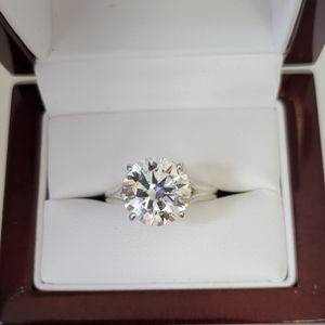 New 5ct Certified Moissanite Diamond Ring, Size 7
